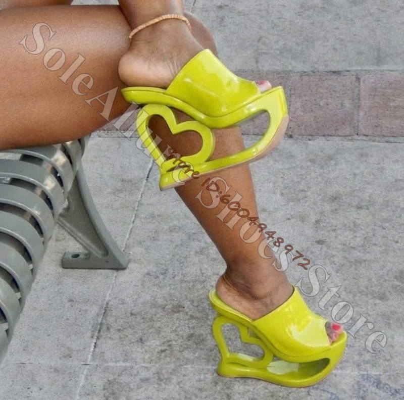 Patentleder-Sandalen mit Herzf – Peep Toe Heels Bewertung und Preis