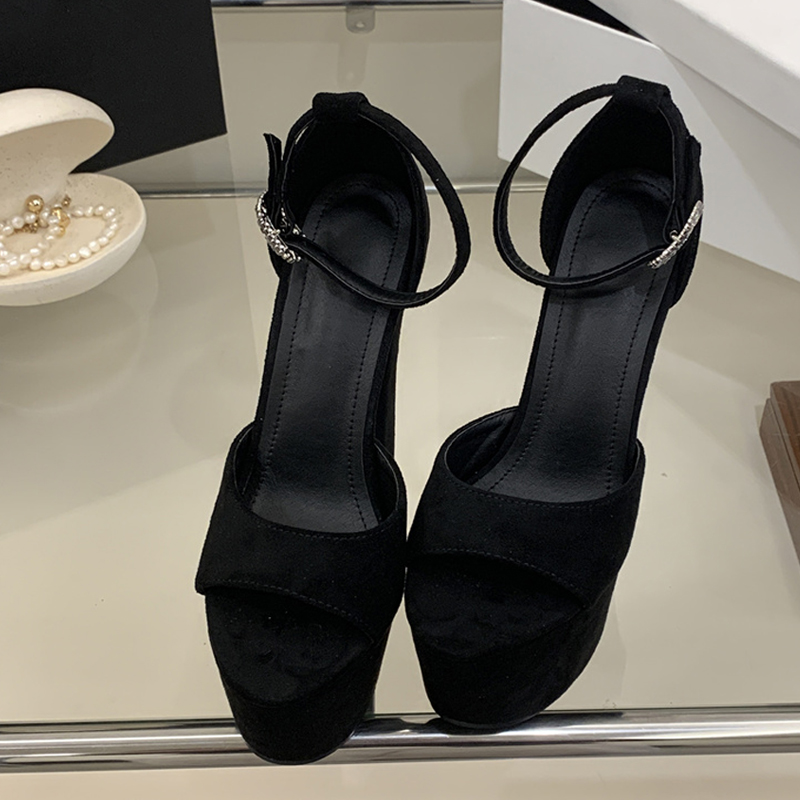 Liyke Modell-Show Sexy Extrem  – Peep Toe Heels Bewertung und Preis